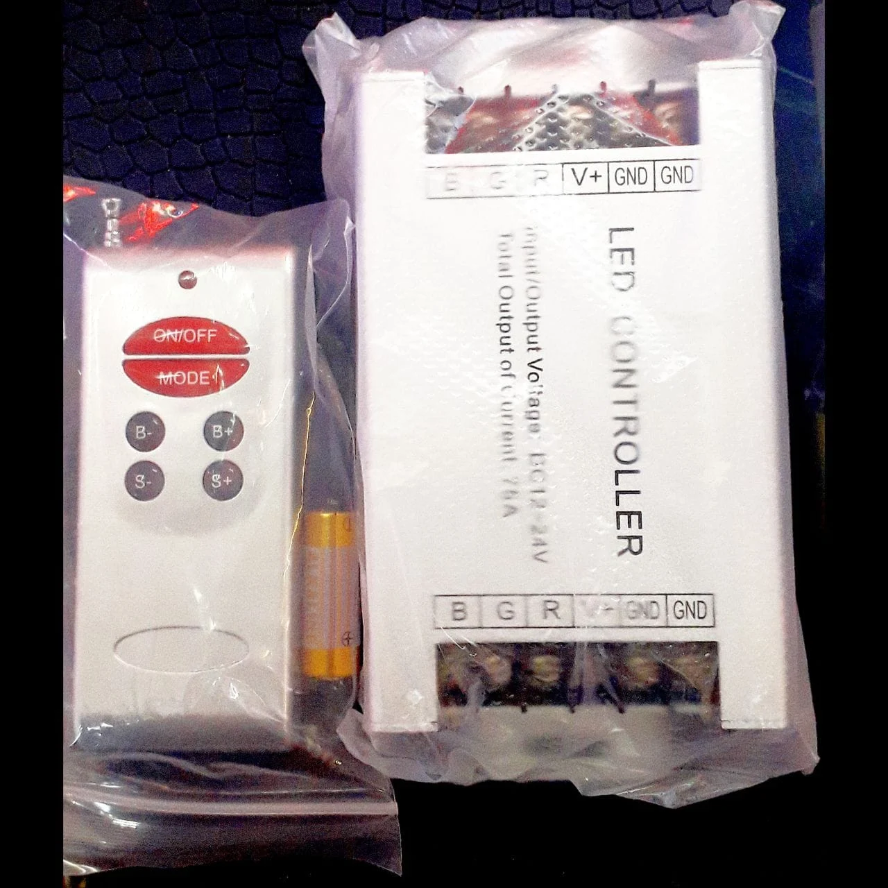 درایور 75 آمپر RGB ریموت RF فلزی کنترلر ار جی بی 2 درایور 75 آمپر RGB ریموت RF فلزی کنترلر ار جی بی