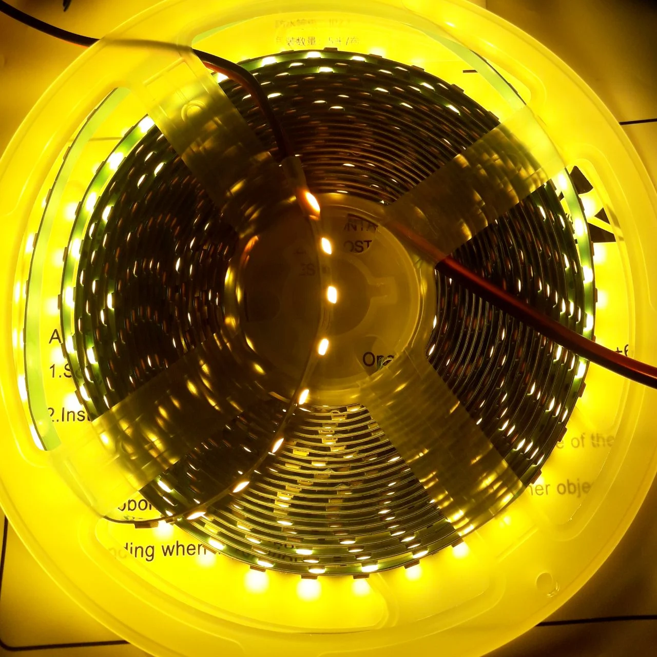 ال ای دی نواری 12 ولت انبه ای 5 متری 1 ال ای دی نواری 12 ولت انبه ای 5 متری