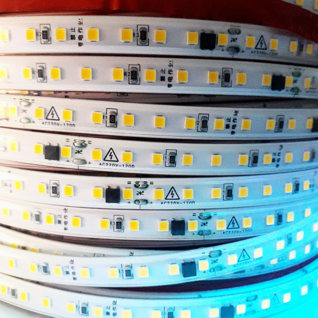 نواری پشت چسب دار ۲۲۰ ولت روکش دار نچرال 1 نواری پشت چسب دار ۲۲۰ ولت روکش دار سفید